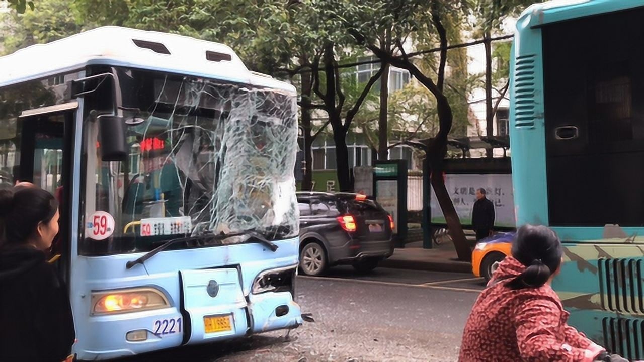 最新公交车事故深度分析与反思