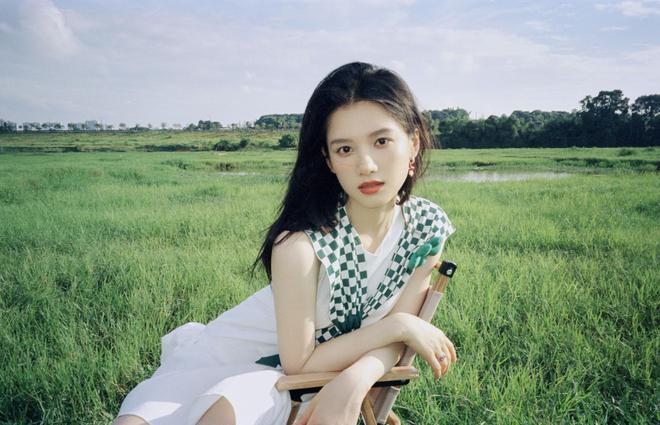 张婧仪最新照片，青春之美的瞬间探索