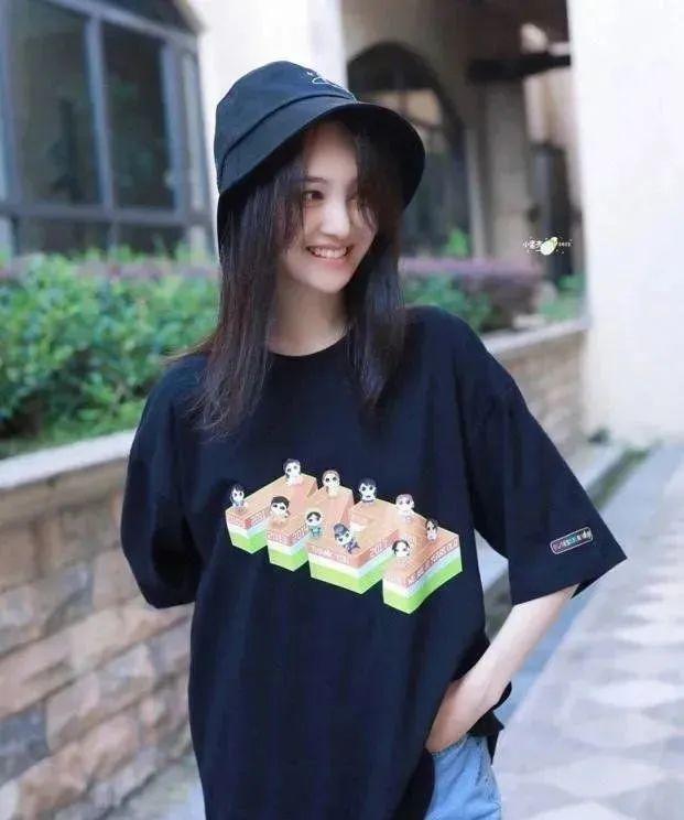 王一博最新冲浪动态，潮流之巅的热血挑战