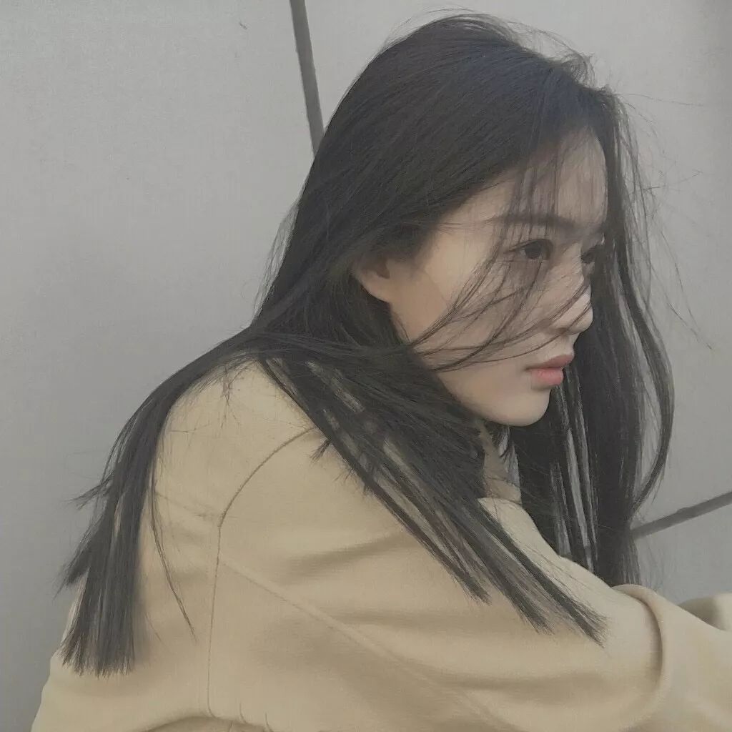 探索美丽背后的情感世界，最新伤感美女图片分享