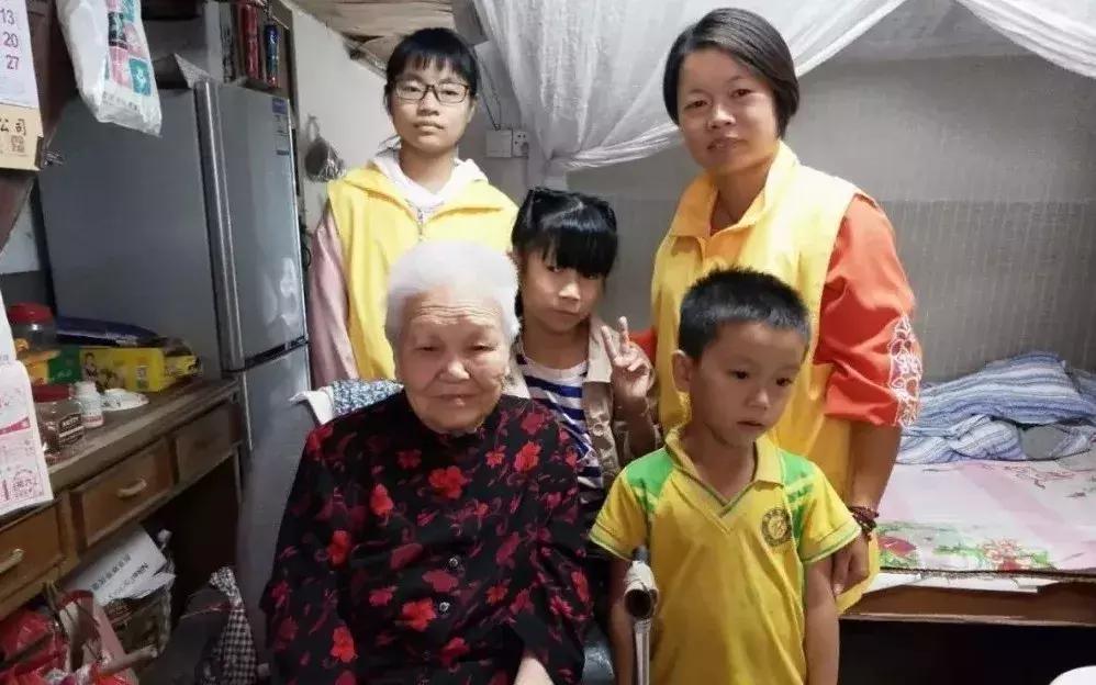 独居老人赠送房子的最新趋势及其影响