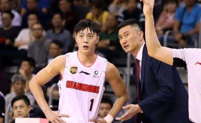 胡明轩新赛季闪耀球场，青春风采尽显无遗