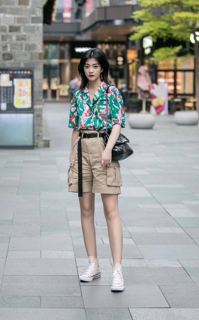 最新女生夏季穿搭指南，时尚潮流与个性展现的完美结合