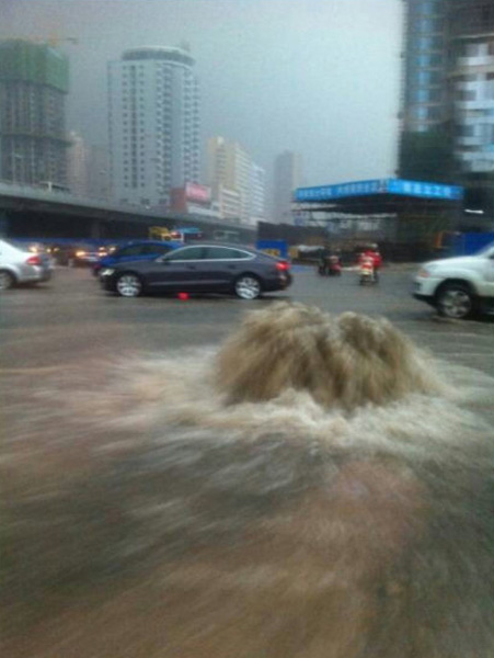 长沙暴雨现场照片，揭示城市面对自然的挑战与力量展现