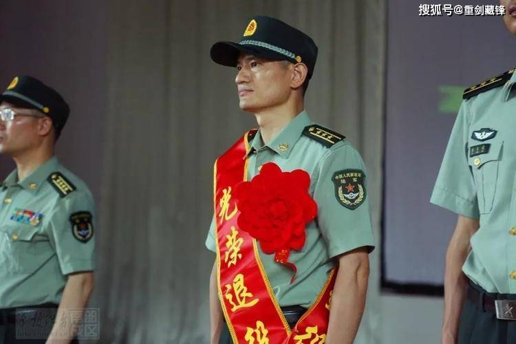 最新军官退役方式，转型与荣誉的双重奏，开启新篇章