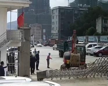 苏佩忠拆校门事件最新进展与深度解读