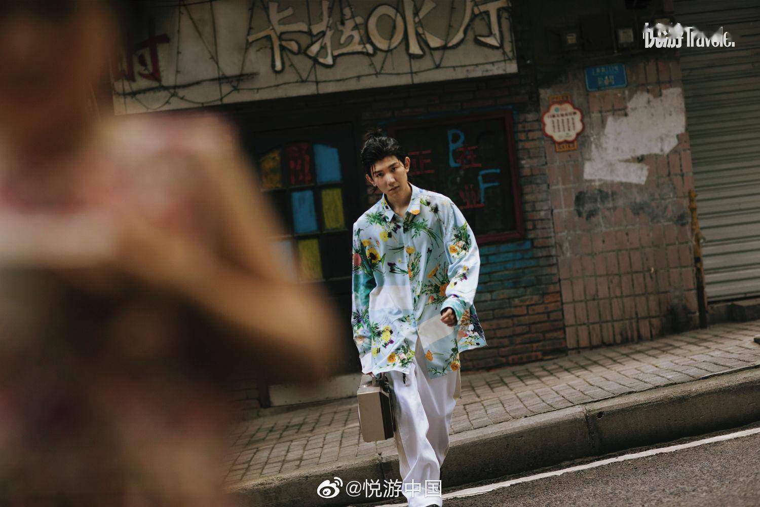 王源最新杂志预告，青春偶像引领新风尚
