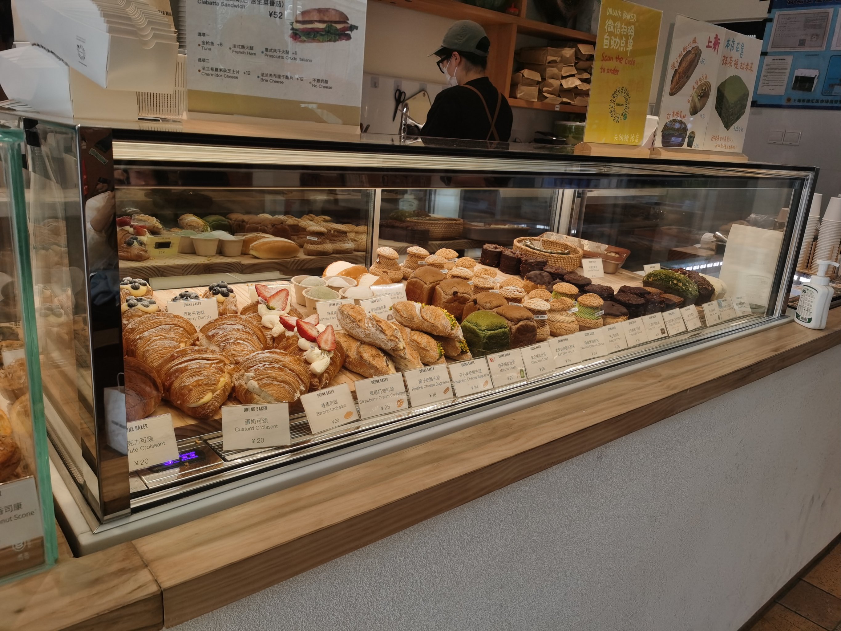 探寻面包店的最佳品尝时刻，面包何时最新鲜？