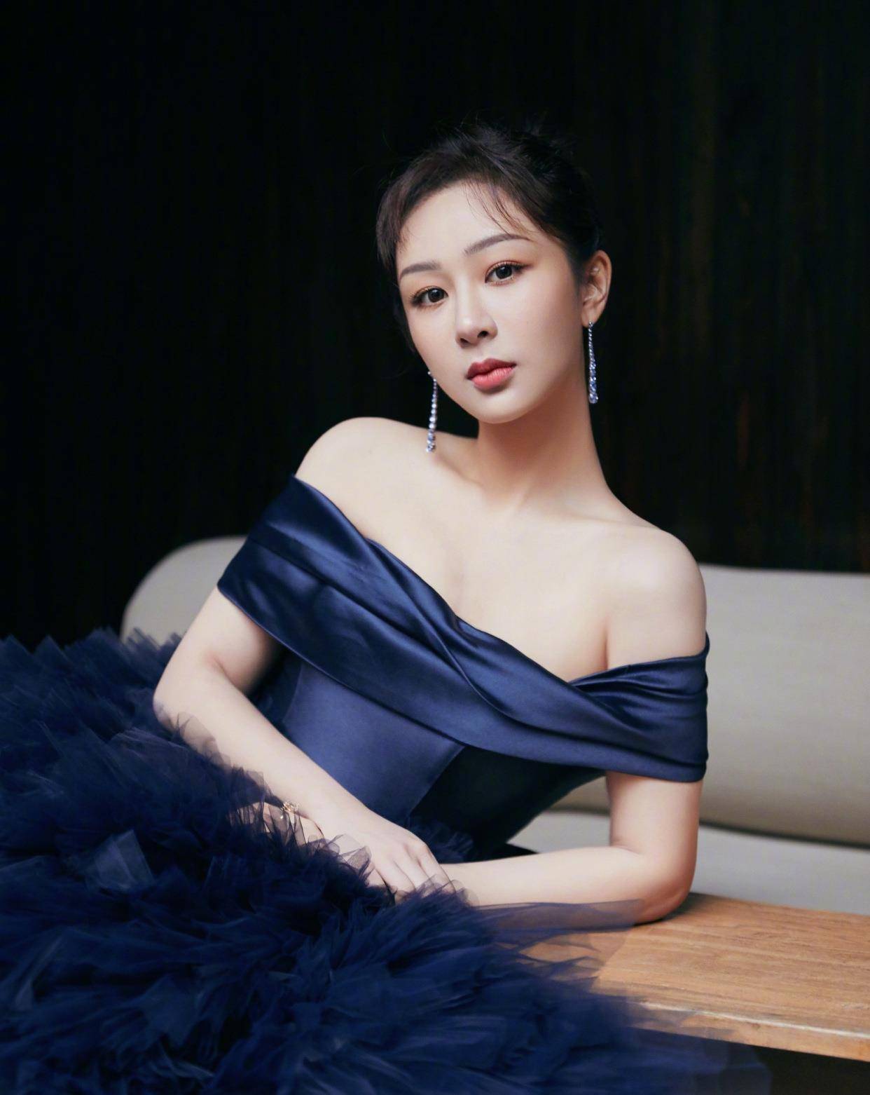 杨紫最新照片，星光璀璨，魅力四溢的时尚风采