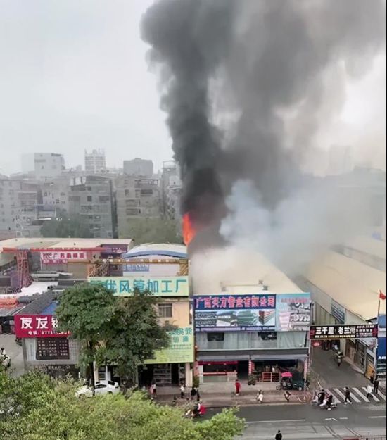 广西南宁火灾最新情况，紧急应对与救援行动实录