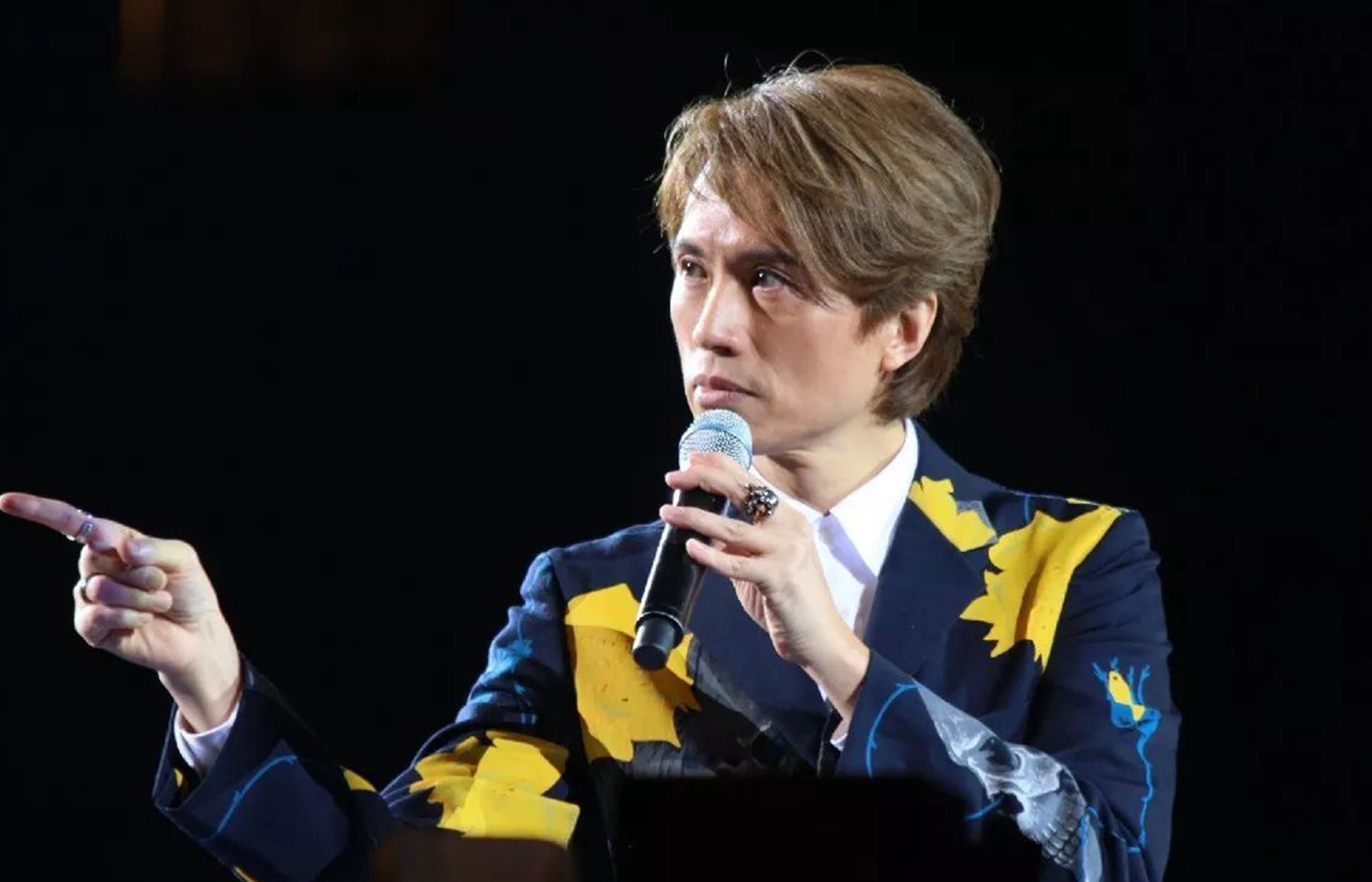 黄子华最新栋笃笑2025，笑中带哲，引人深思的喜剧盛宴