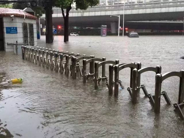 长江暴雨最新动态，影响与应对措施揭秘